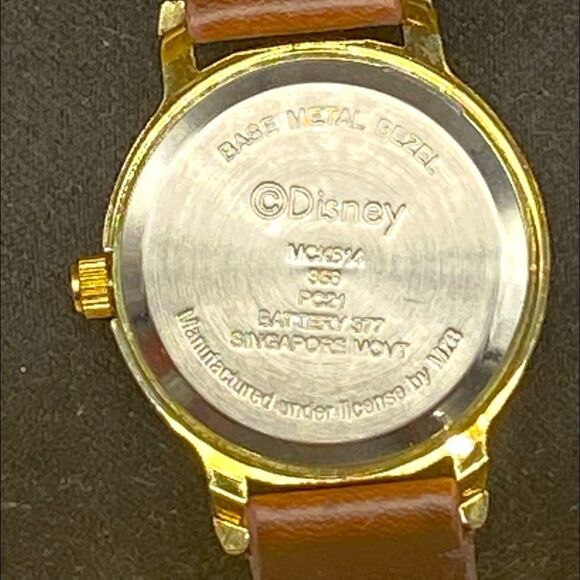 Ladies Mickey Mouse gently used watch that functions well and has fresh battery - Picture 6 of 7